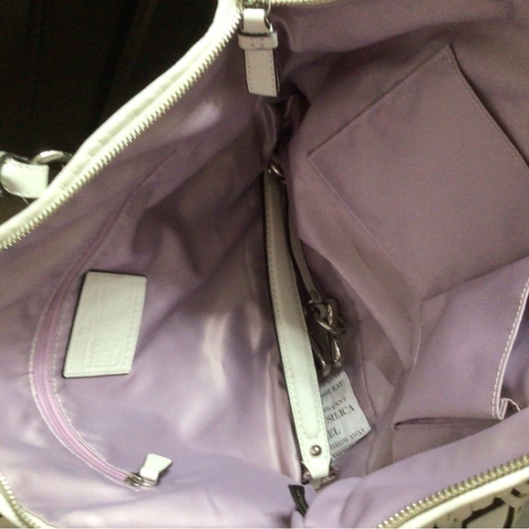 Ivory Coach Leather Tote Handbag - Picture 14 of 16